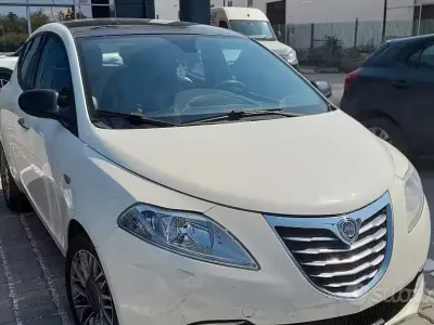 Usata Lancia Ypsilon Platinum 75 CV (55 kW) 2011 Bianco Utilitaria