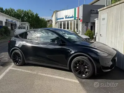 Usata Tesla Model Y RWD 125 kW (170 CV) 2023 Nero SUV