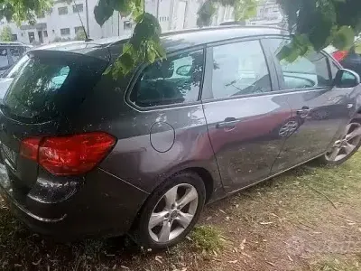 Usata Opel Astra 80 CV (58 kW) 2011 Marrone Station wagon