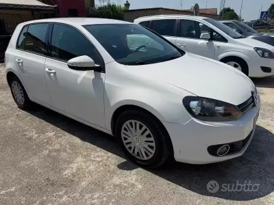 Usata VW Golf VI Trendline 102 CV (75 kW) 2010 Bianco Utilitaria