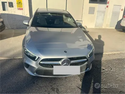 Usata Mercedes A180 Business 136 CV (100 kW) 2019 Grigio Berlina