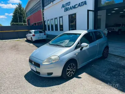 Usata Fiat Grande Punto Dynamic 65 CV (47 kW) 2006 Grigio Utilitaria