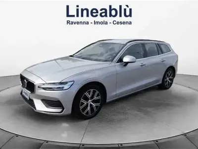Usata Volvo V60 145 CV (106 kW) 2023 Argento Station wagon