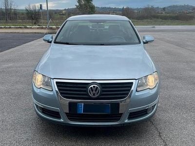Usata VW Passat 2005 Blu Berlina
