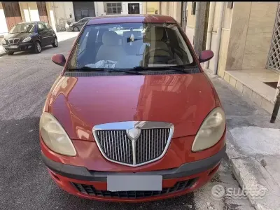 Usata Lancia Ypsilon 70 CV (51 kW) 2004 Rosso Utilitaria