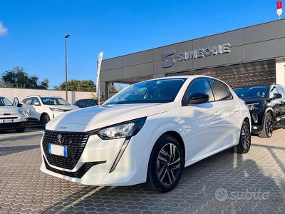 Usata Peugeot 208 Allure 102 CV (75 kW) 2023 Bianco Utilitaria