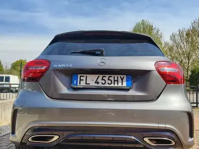 Usata Mercedes A180 Premium 109 CV (80 kW) 2017 Grigio Berlina