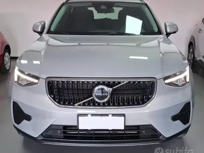 Begagnad Volvo XC40 129 HK (94 kW) 2023 Grå SUV