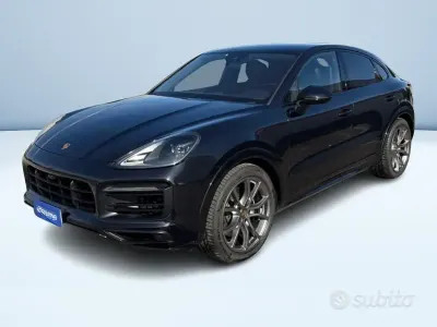 Usata Porsche Cayenne 460 CV (338 kW) 2022 Grigio metallizzato SUV