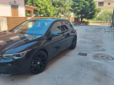 Usata VW Golf VIII 110 CV (80 kW) 2021 Nero Utilitaria