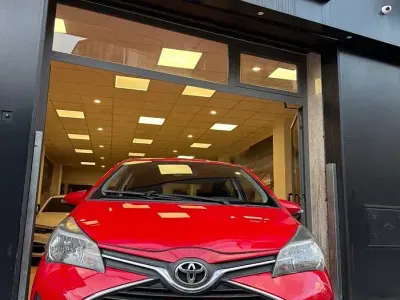 Usata Toyota Yaris Lounge 69 CV (50 kW) 2014 Other Utilitaria