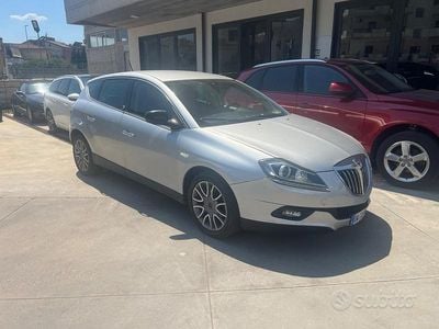 Usado Lancia Delta 120 CV (88 kW) 2010 Plateado Utilitario