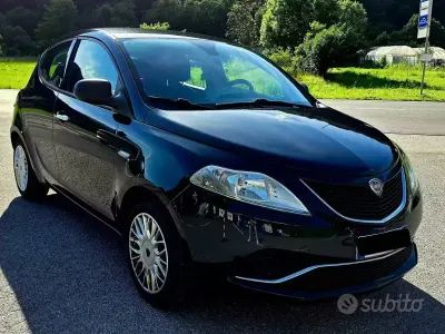 Usata Lancia Ypsilon Silver 95 CV (69 kW) 2016 Nero Utilitaria