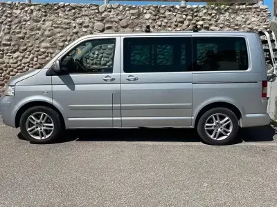 Begagnad VW Multivan Highline 174 HK (127 kW) 2009 Grå Minibuss