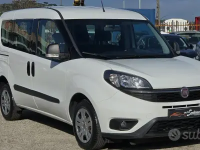 Usata Fiat Doblò Lounge 105 CV (77 kW) 2021 Bianco Monovolume