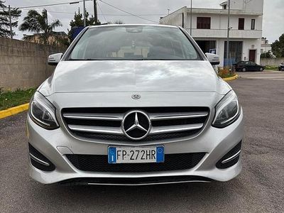 Usata Mercedes B180 109 CV (80 kW) 2018 Grigio Monovolume