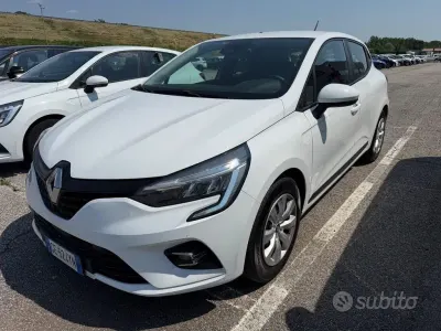 Usata Renault Clio V Business 86 CV (63 kW) 2021 Bianco Berlina