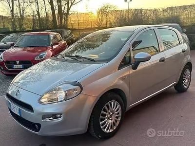 Usata Fiat Punto Lounge 69 CV (50 kW) 2017 Grigio Utilitaria