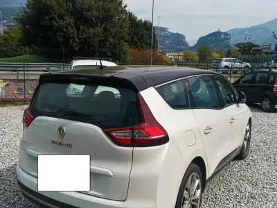 Usata Renault Grand Scénic IV Initiale Paris 148 CV (108 kW) 2020 Bianco Monovolume