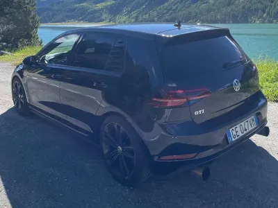 Second-hand VW Golf VII GTI 230 CP (169 kW) 2017 Negru Berlinǎ