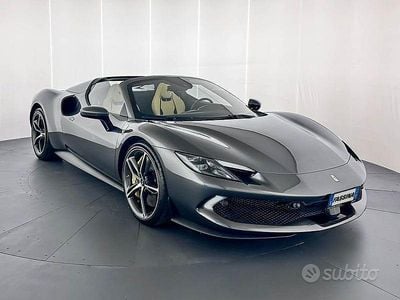 Usata Ferrari 296 830 CV (610 kW) 2023 Grigio Cabrio