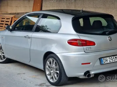 Usata Alfa Romeo 147 105 CV (77 kW) 2007 Grigio Utilitaria