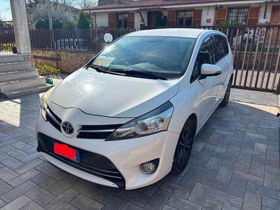 Usata Toyota Verso Active 111 CV (81 kW) 2015 Bianco Monovolume