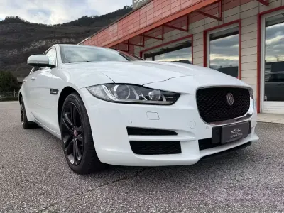Usata Jaguar XE Prestige 180 CV (132 kW) 2016 Bianco Berlina
