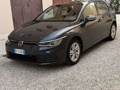 Gebraucht VW Golf VIII Life 131 PS (96 kW) 2021 Limousine