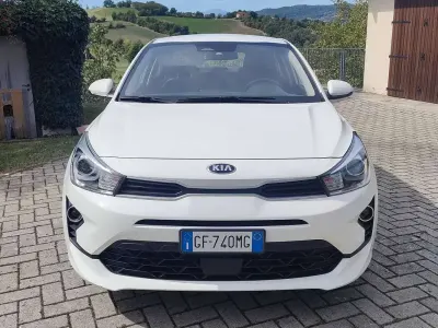 Usata Kia Rio Style 101 CV (74 kW) 2021 Berlina