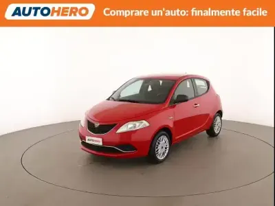 Usata Lancia Ypsilon Silver 69 CV (50 kW) 2015 Rosso Utilitaria