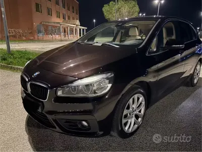 Begagnad BMW 218 Active Tourer Efficient Dynamics 150 HK (110 kW) 2015 Brun Minibuss
