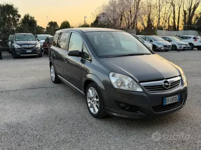 Usata Opel Zafira 115 CV (84 kW) 2009 Giallo Monovolume