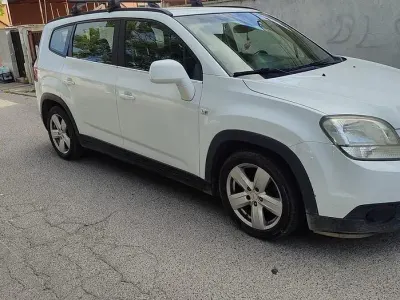 Usata Chevrolet Orlando 131 CV (96 kW) 2011 Bianco Monovolume