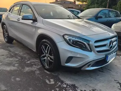 Usata Mercedes GLA200 136 CV (100 kW) 2014 Grigio SUV
