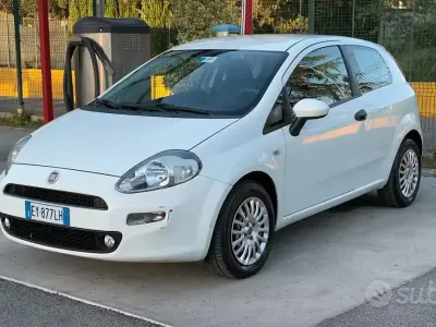 Usado Fiat Punto Lounge 69 CV (50 kW) 2015 Blanco Utilitario