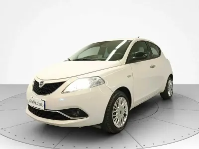 Usata Lancia Ypsilon Gold 95 CV (69 kW) 2017 Bianco Utilitaria