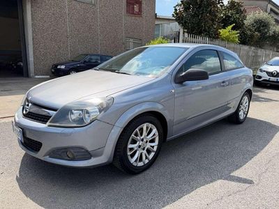Usata Opel Astra GTC Enjoy 90 CV (66 kW) 2009 Grigio Berlina