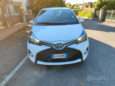 Usata Toyota Yaris 69 CV (50 kW) 2014 Bianco Utilitaria