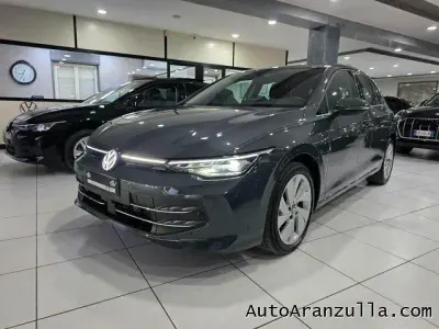Usata VW Golf VIII Pro 150 CV (110 kW) 2025 Grigio Berlina