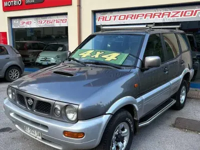 Usata Nissan Terrano SE 125 CV (91 kW) 1998 Grigio SUV