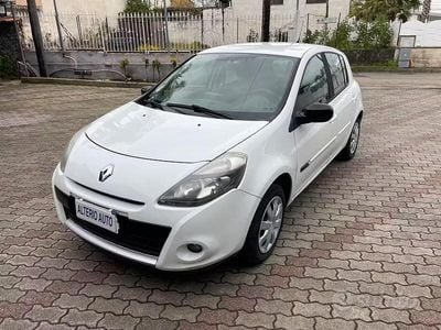 Usata Renault Clio II 65 CV (47 kW) 2010 Bianco Berlina