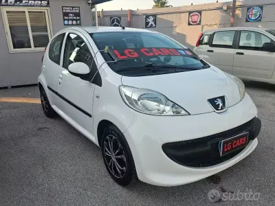 Usata Peugeot 107 68 CV (50 kW) 2008 Bianco Utilitaria