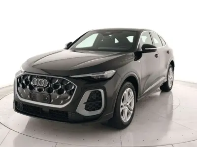 Nuova Audi Q5 Sportback S-Line 204 CV (150 kW) 2025 Negru mythos metalizzato SUV