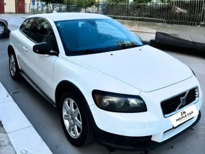 Usata Volvo C30 Kinetic 136 CV (100 kW) 2008 Bianco Utilitaria