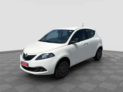 Usata Lancia Ypsilon Gold 69 CV (50 kW) 2024 Bianco neve Utilitaria