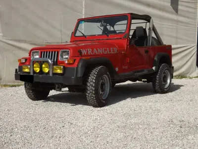 Usata Jeep Wrangler Laredo 103 CV (75 kW) 1990 Rosso SUV