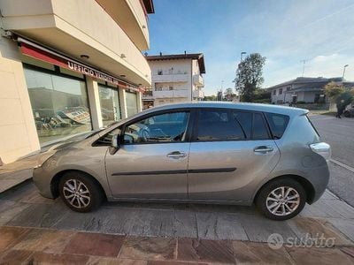 Usata Toyota Verso 126 CV (92 kW) 2012 Grigio Monovolume