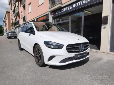 Käytetty Mercedes B180 116 HP (85 kW) 2019 Valkoinen Tila-auto