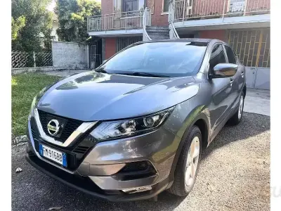 Usata Nissan Qashqai 110 CV (80 kW) 2016 Grigio SUV